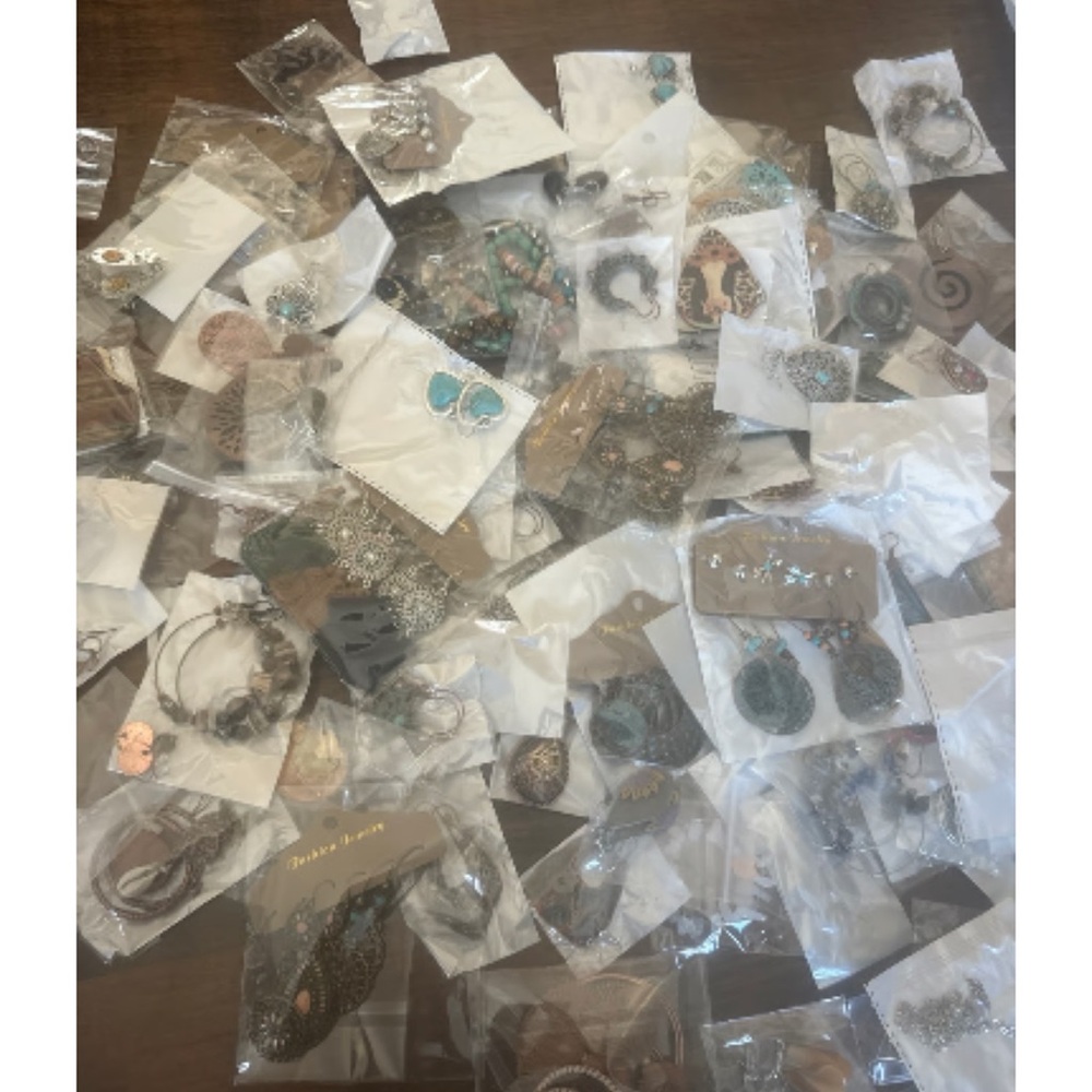25 pairs assorted wholesale earrings